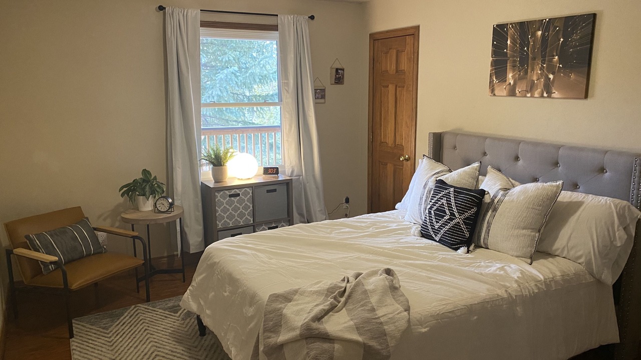 Photo of Bedroom in Forest Hills