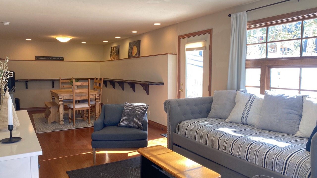 Photo of Livingroom in Forest Hills