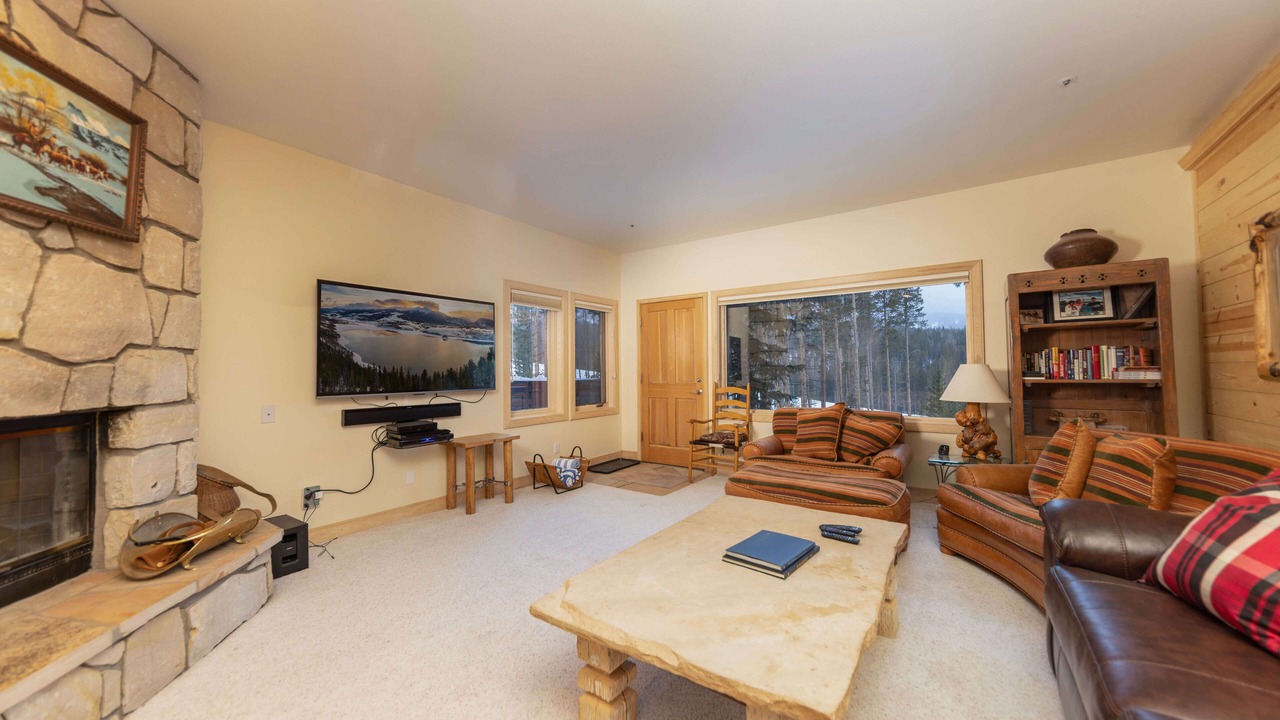 Photo of Livingroom in Warrior's Mark West