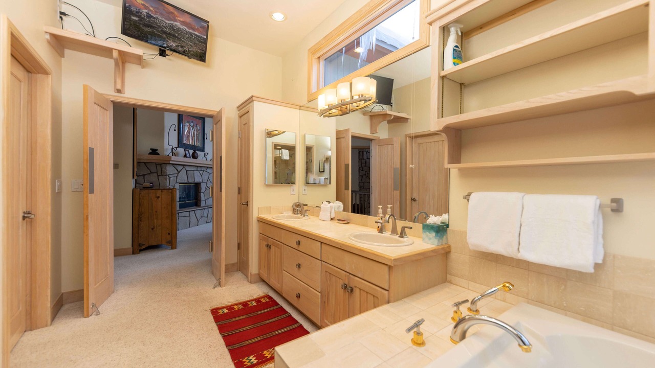 Photo of Bathroom in Warrior's Mark West