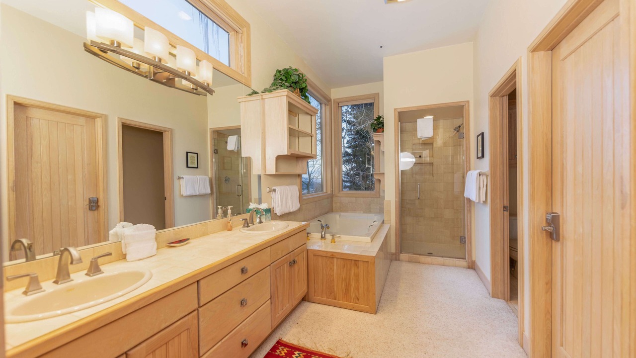 Photo of Bathroom in Warrior's Mark West