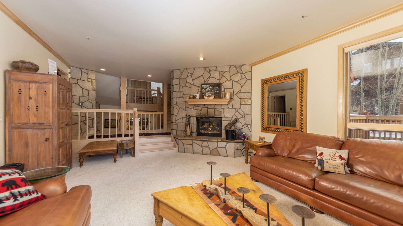 Photo of Livingroom in Warrior's Mark West