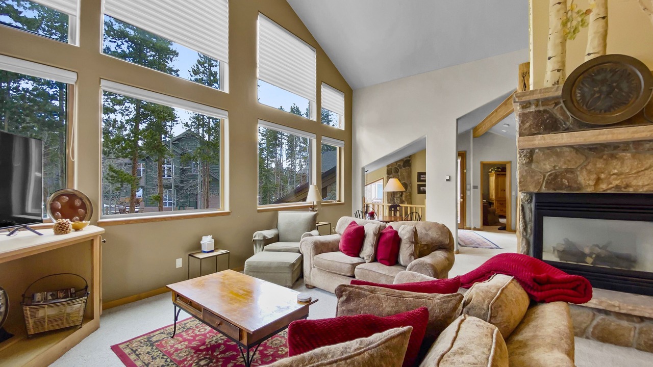 Photo of Livingroom in Warrior's Mark West