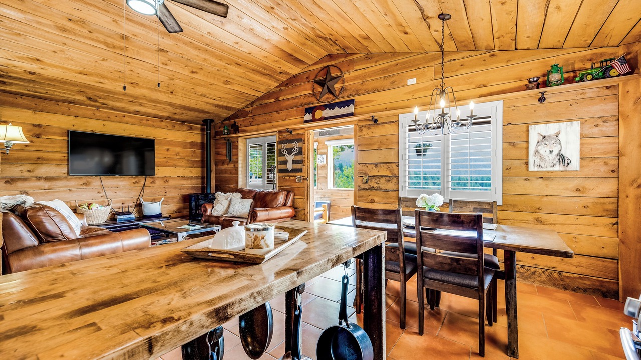 Photo of Livingroom in Divide