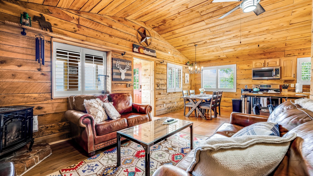 Photo of Livingroom in Divide