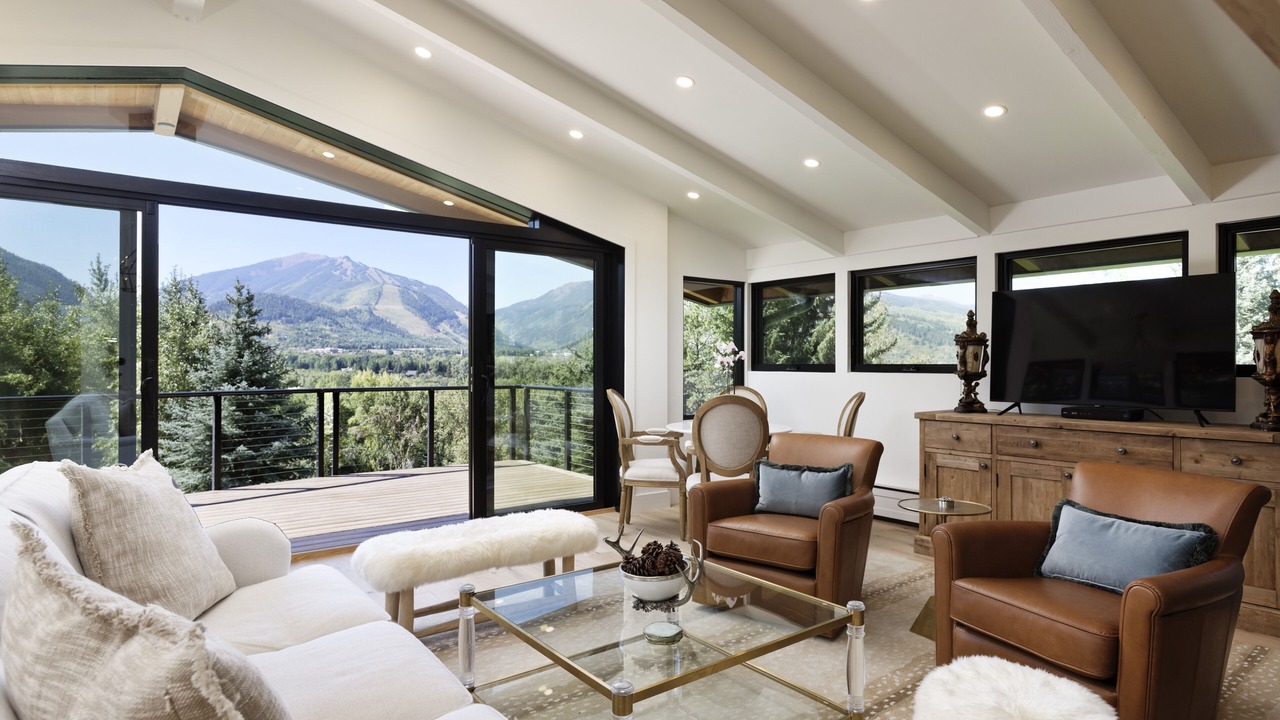 Photo of Livingroom in Red Mountain