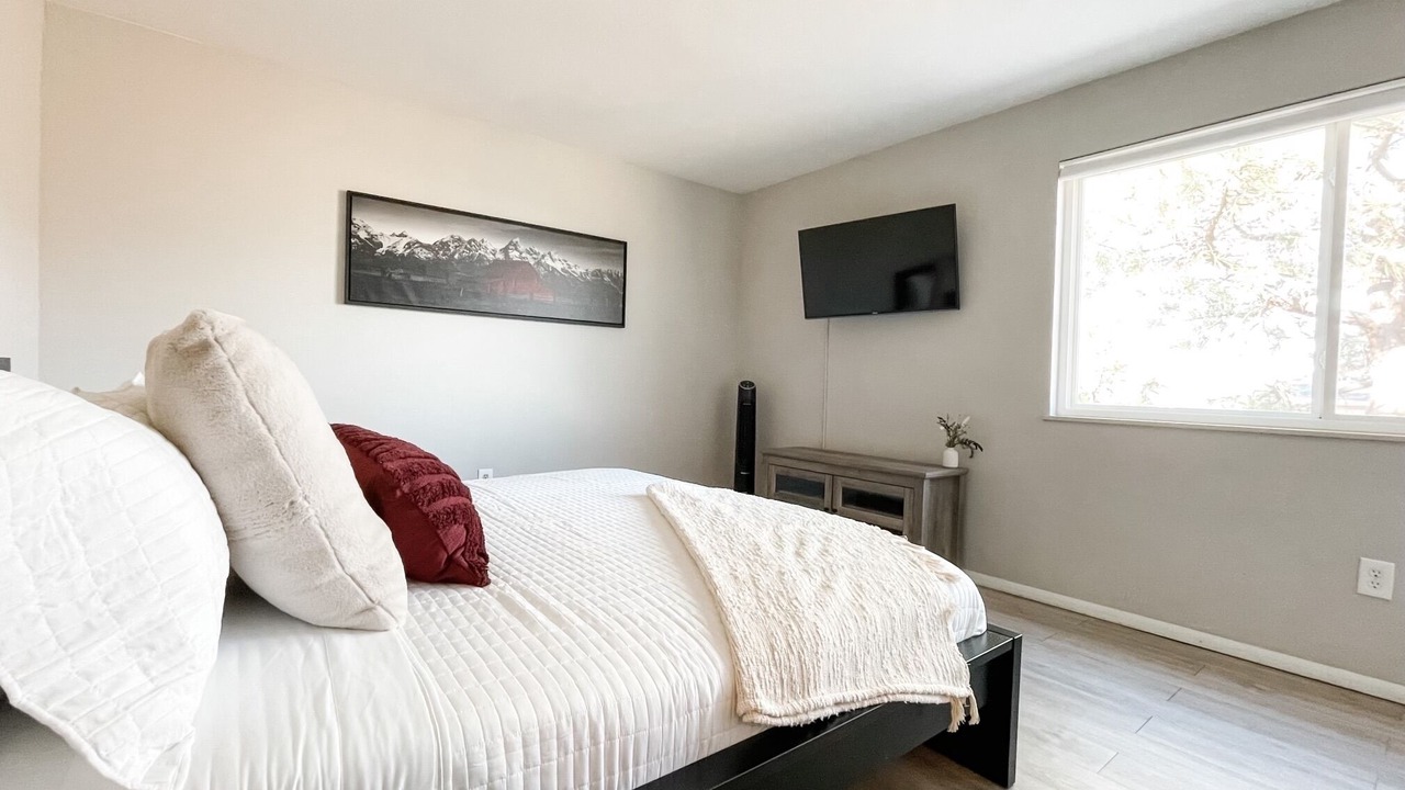 Photo of Bedroom in Columbine