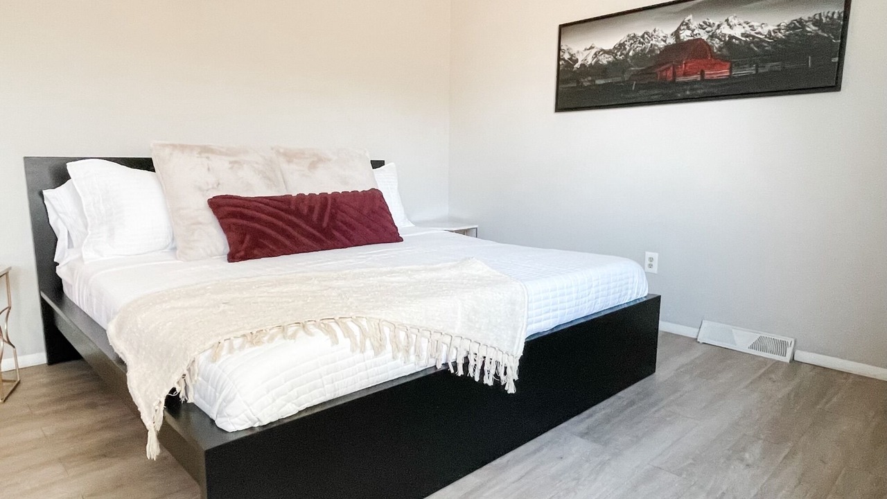 Photo of Bedroom in Columbine