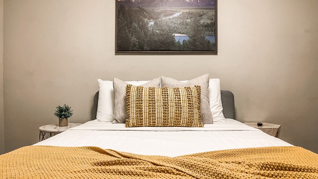 Photo of Bedroom in Columbine