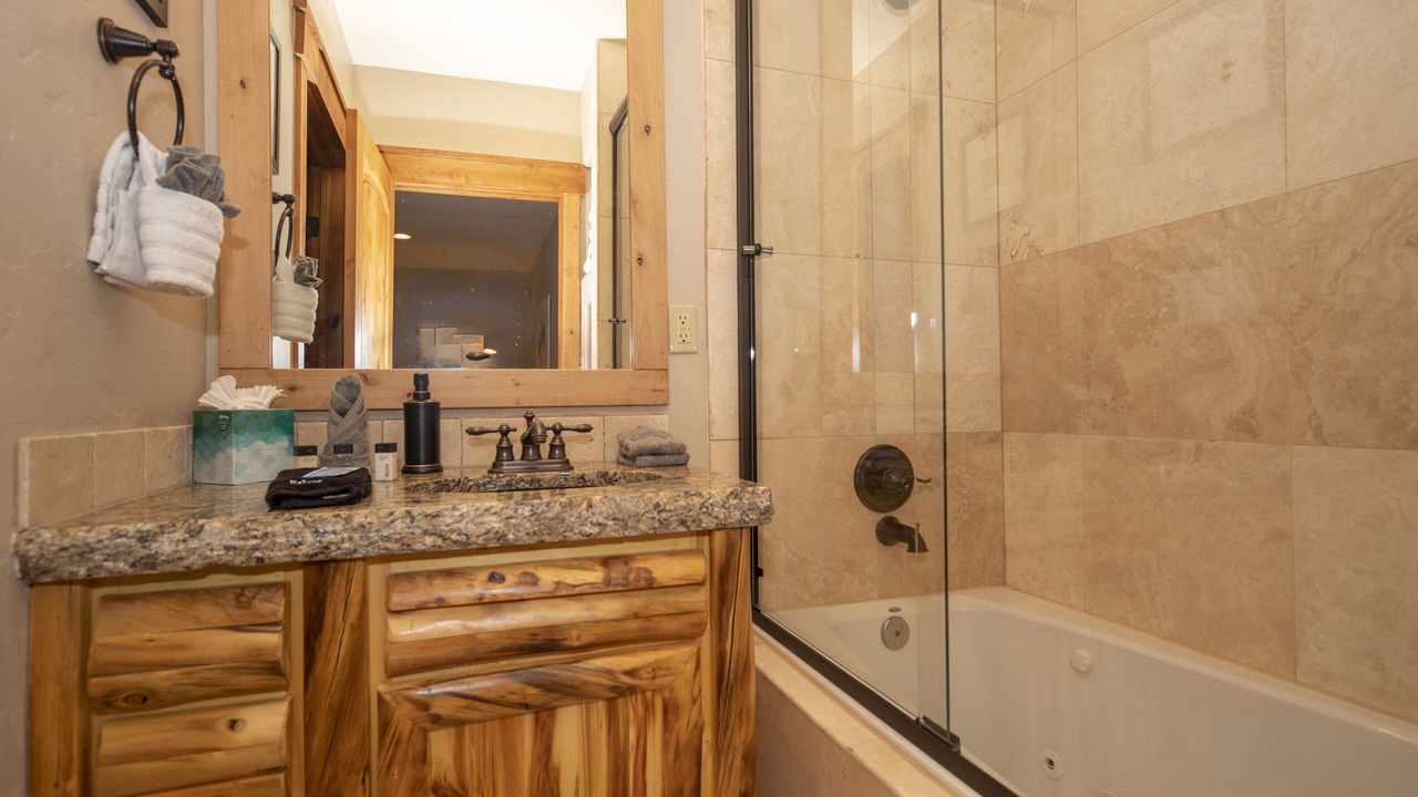 Photo of Bathroom in Peak 8