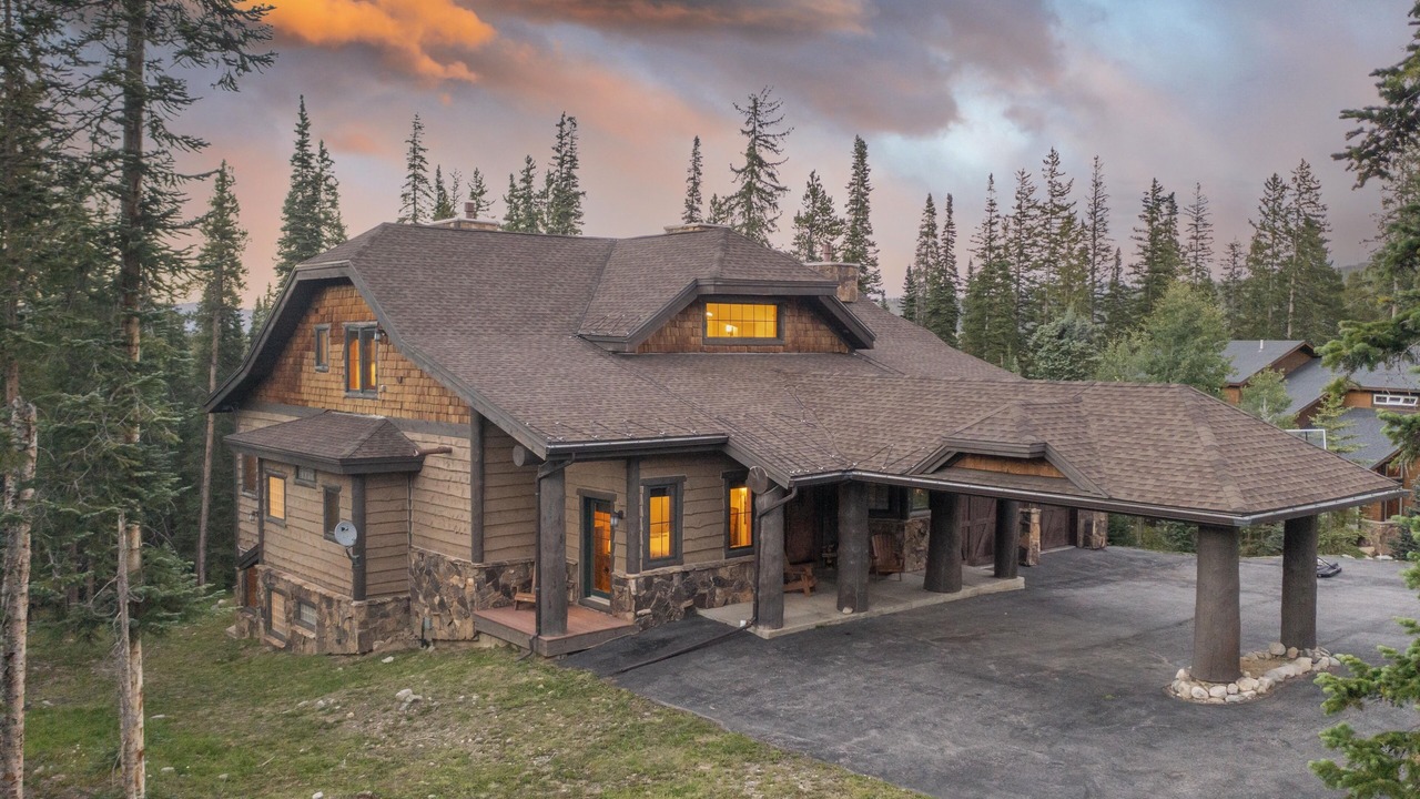 Photo of Outdoor in Peak 8
