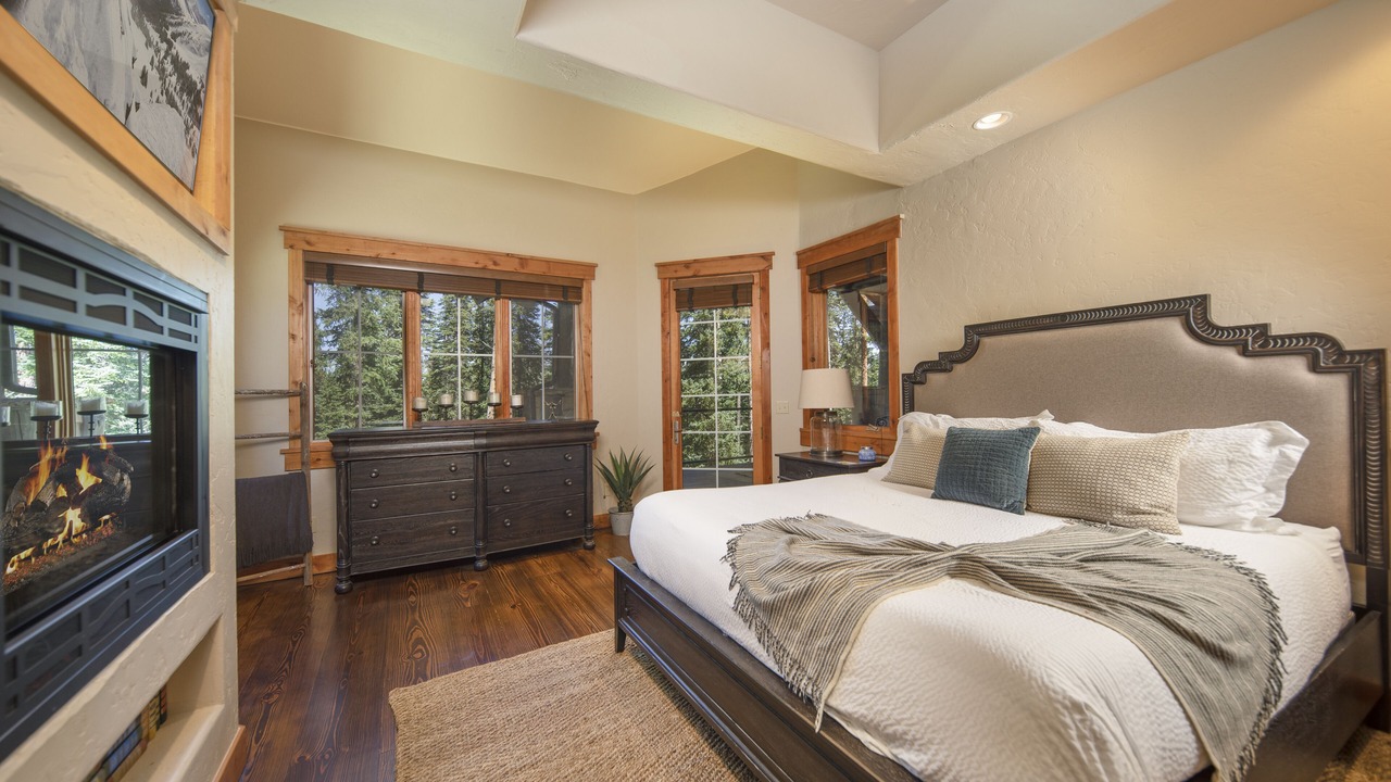 Photo of Bedroom in Peak 8