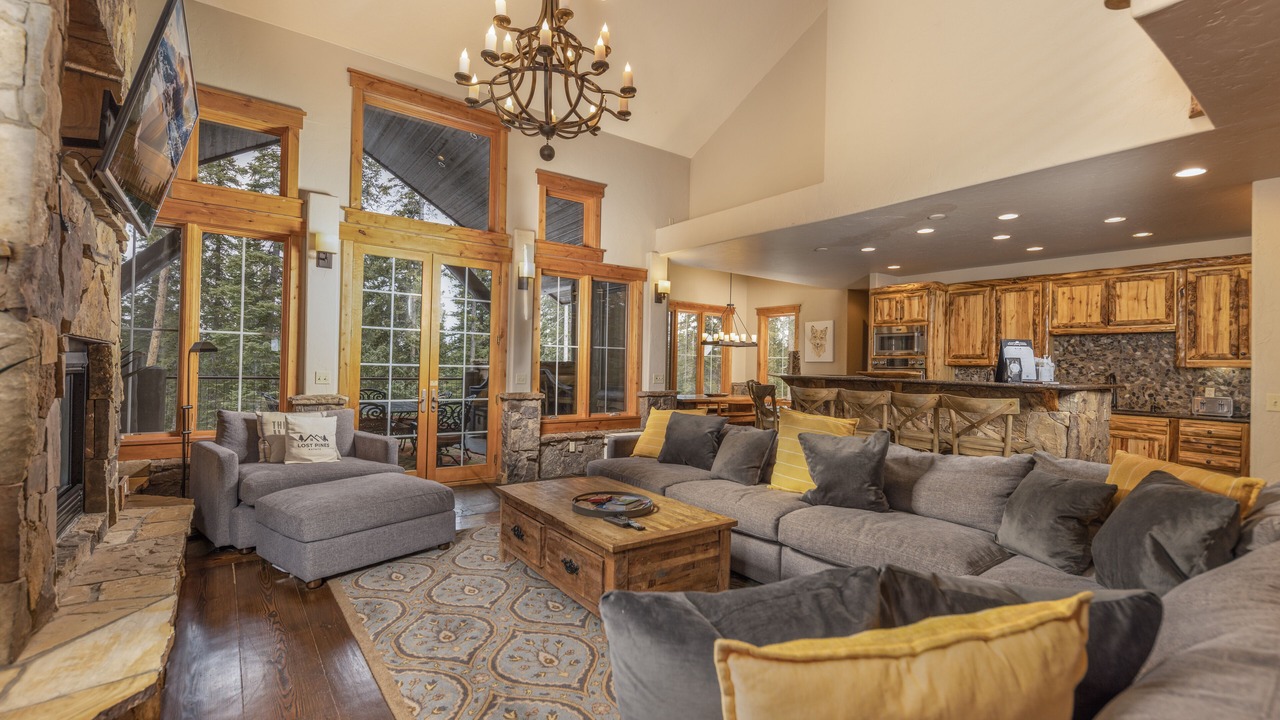 Photo of Livingroom in Peak 8