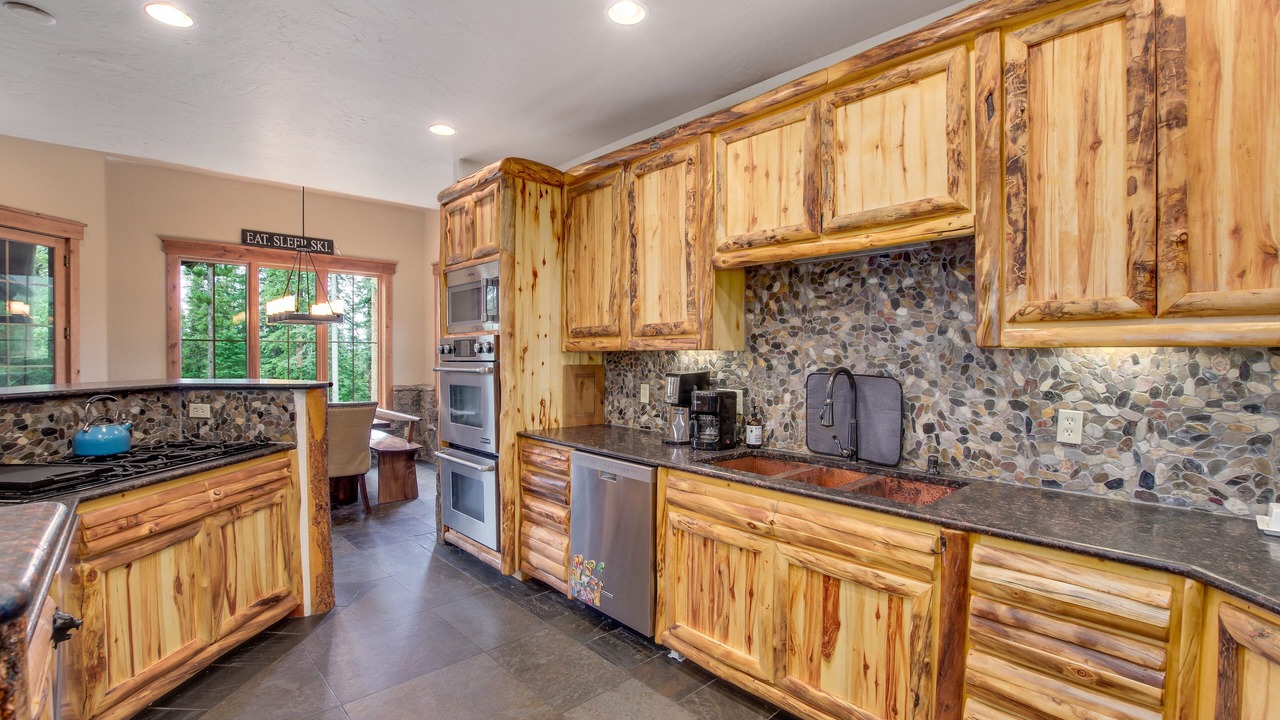 Photo of Kitchen in Peak 8