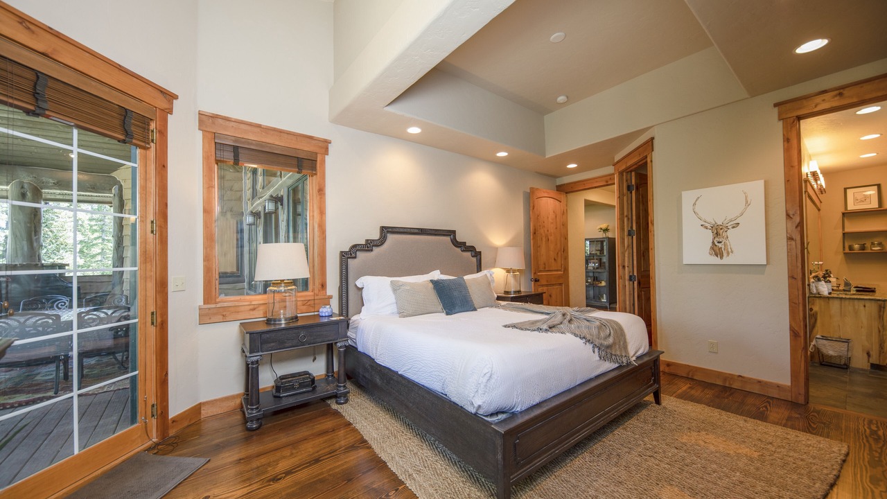 Photo of Bedroom in Peak 8