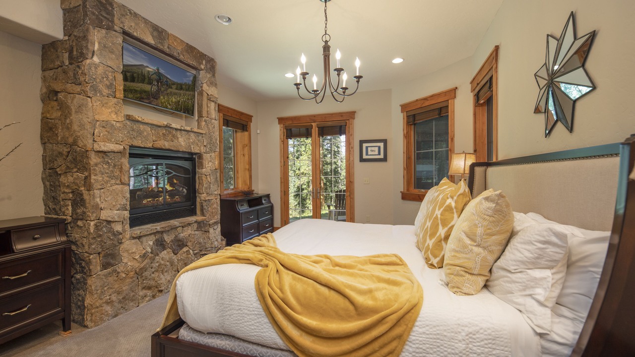 Photo of Bedroom in Peak 8