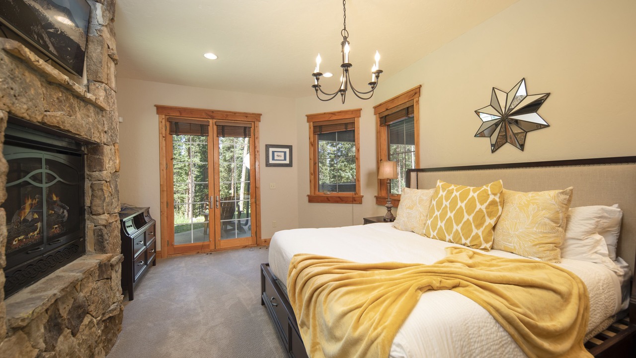 Photo of Bedroom in Peak 8