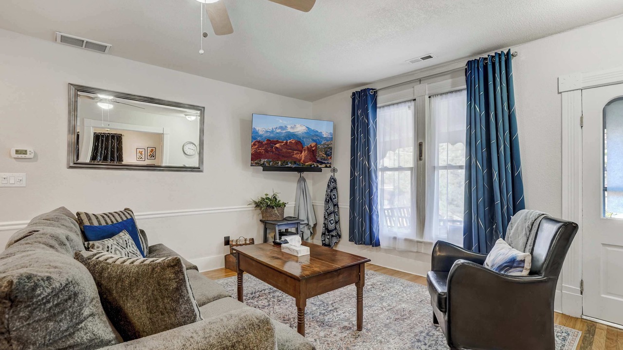 Photo of Livingroom in Manitou Springs