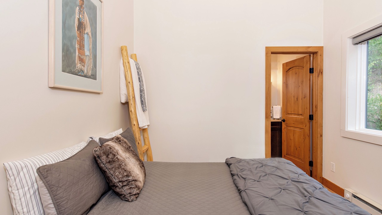 Photo of Bedroom in Glenwood Springs