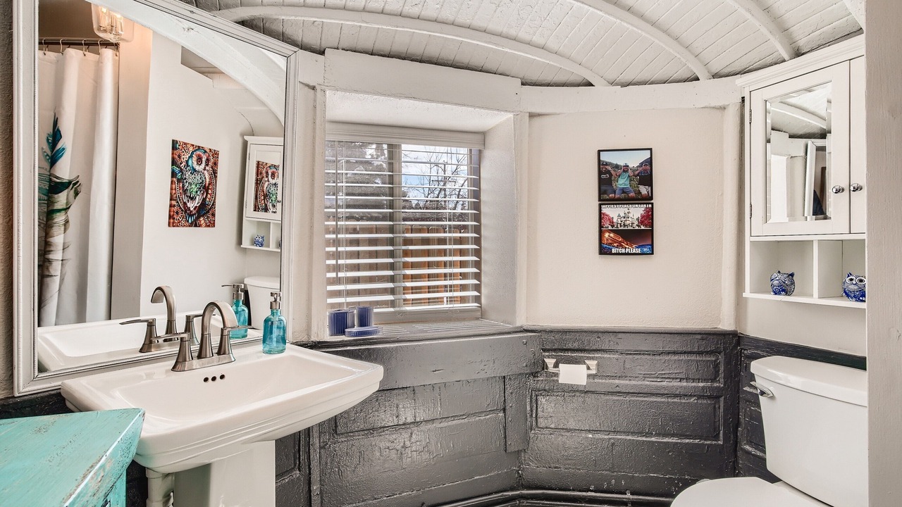 Photo of Bathroom in Golden