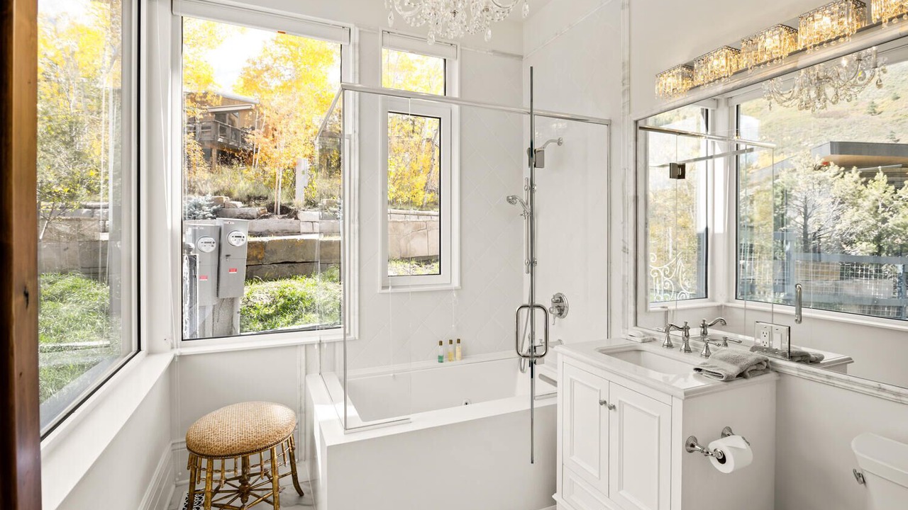 Photo of Bathroom in Knollwood