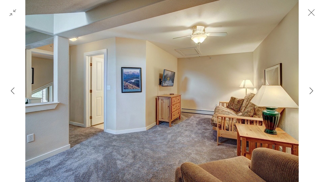Photo of Livingroom in Summit Cove