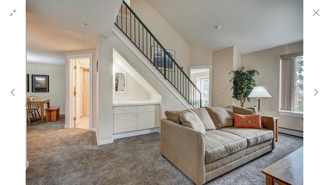 Photo of Livingroom in Summit Cove