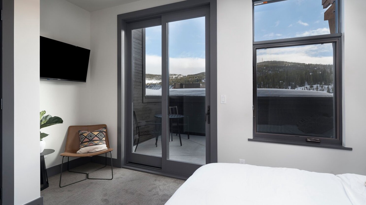 Photo of Bedroom in Peak 8