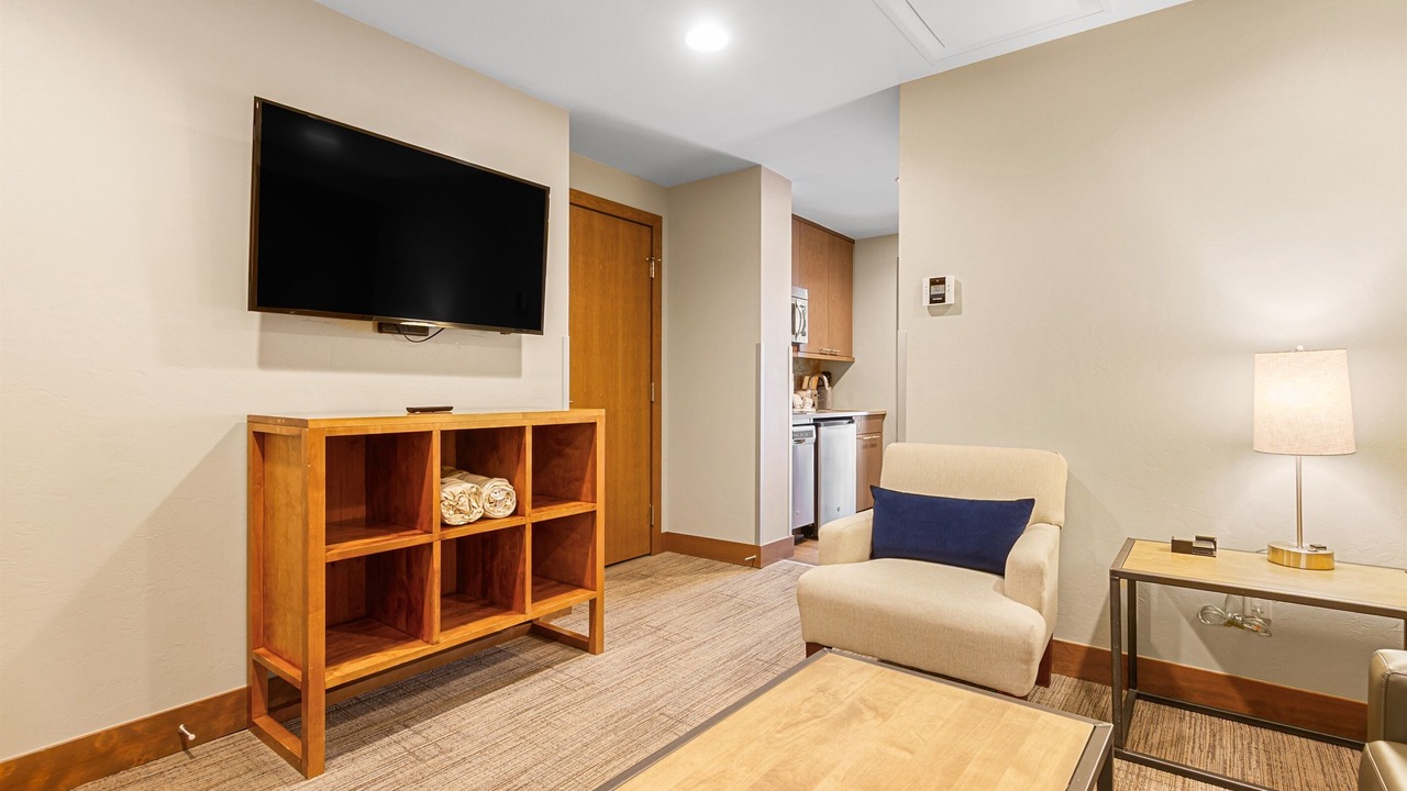 Photo of Livingroom in Peak 8