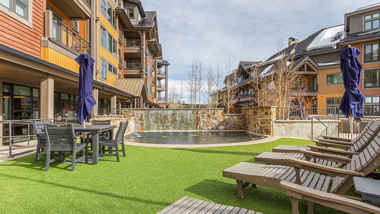 Photo of Outdoor in Peak 8