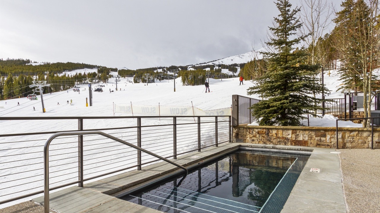Photo of Outdoor in Peak 8