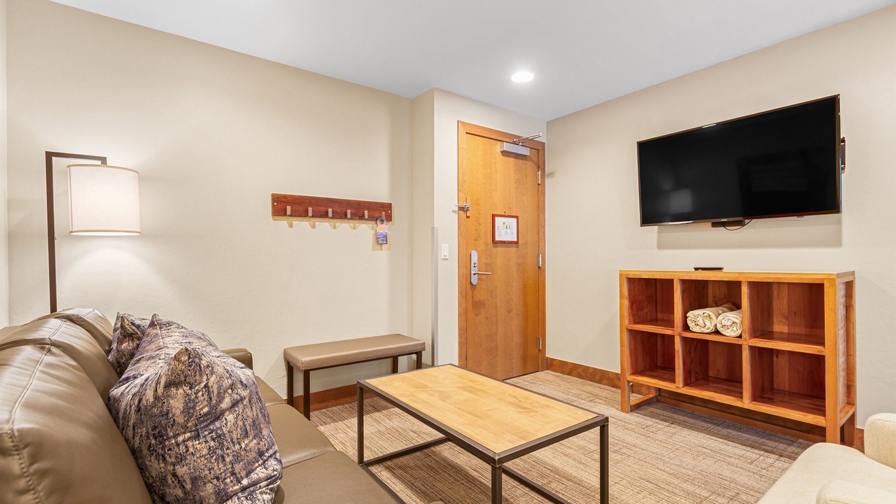 Photo of Livingroom in Peak 8
