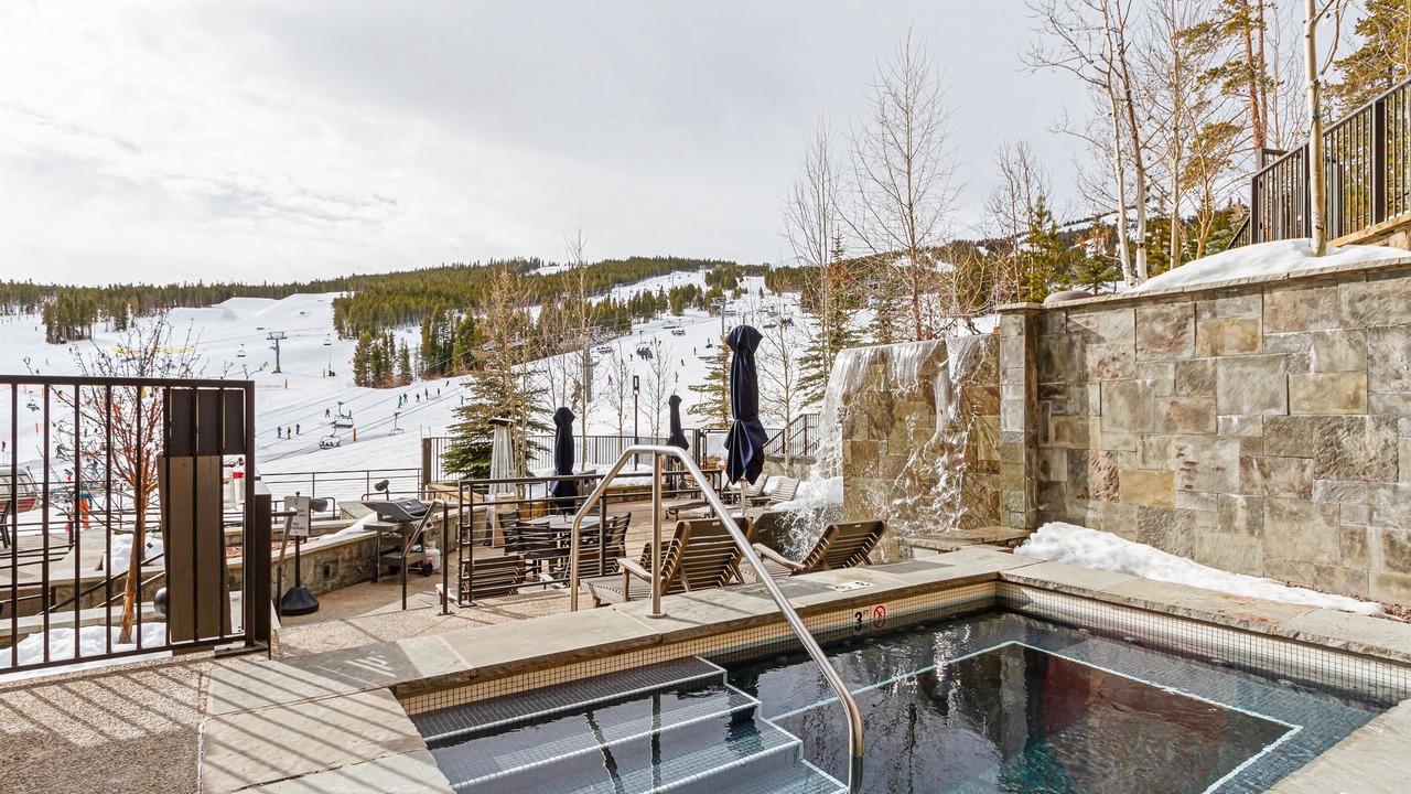 Photo of Outdoor in Peak 8