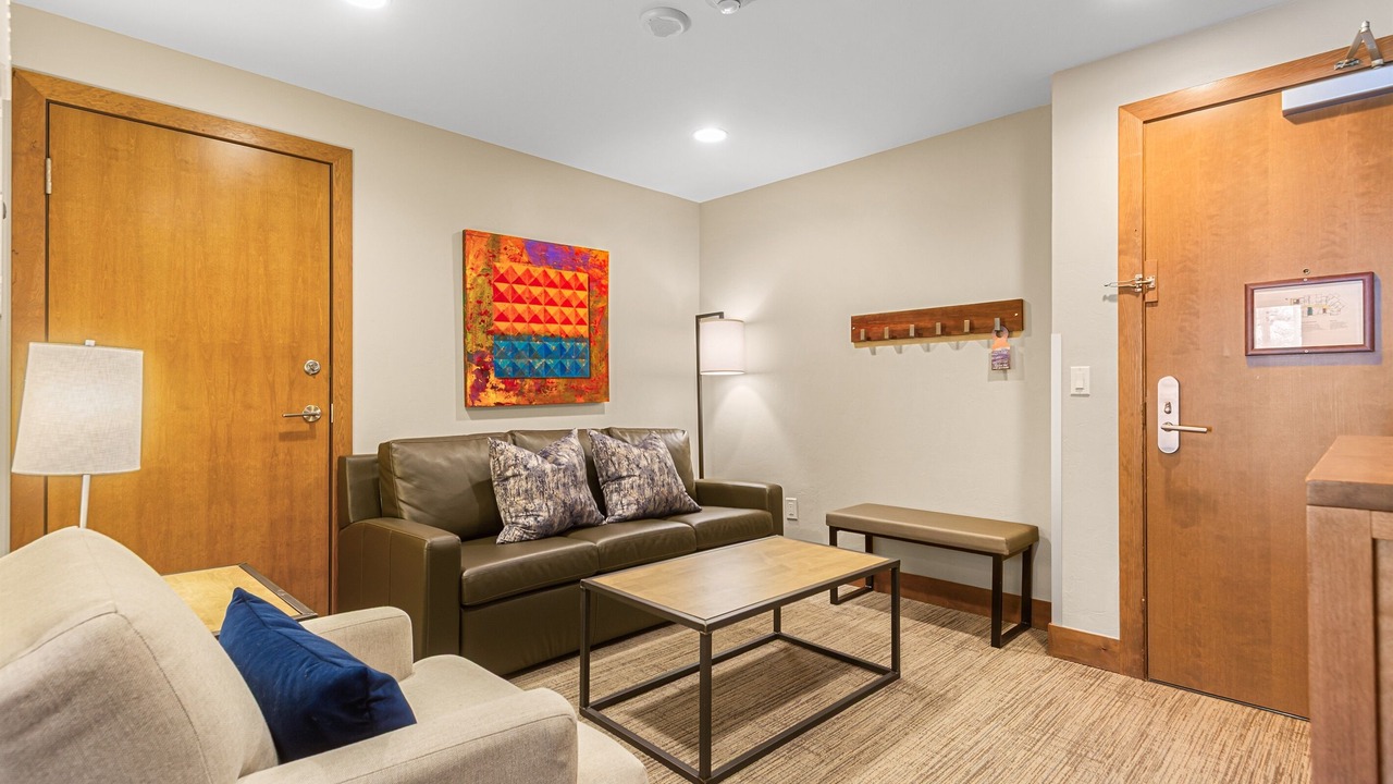 Photo of Livingroom in Peak 8