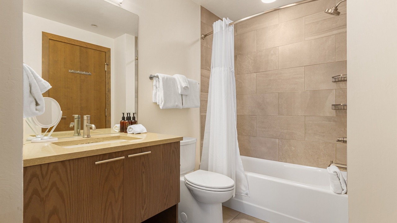 Photo of Bathroom in Peak 8