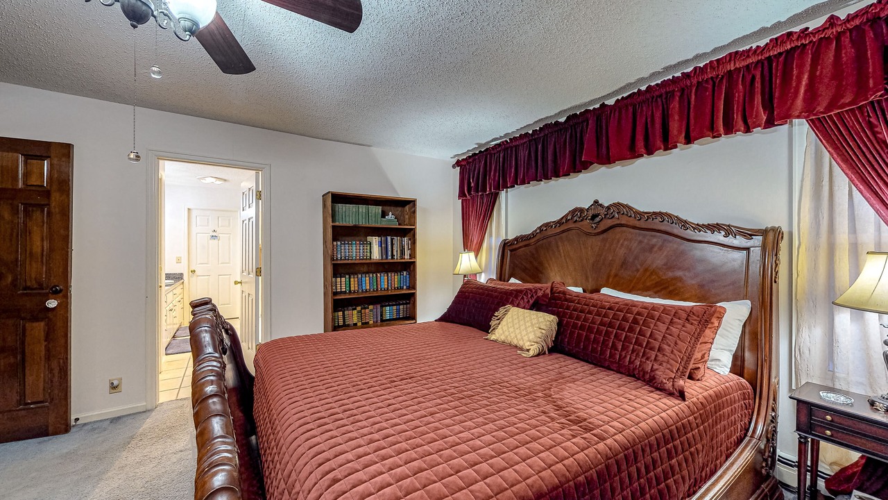 Photo of Bedroom in South Fork