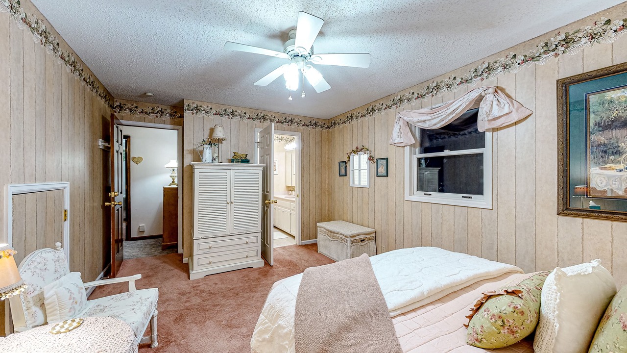 Photo of Bedroom in South Fork