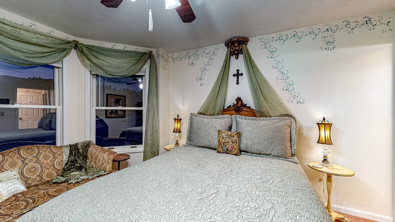 Photo of Bedroom in South Fork