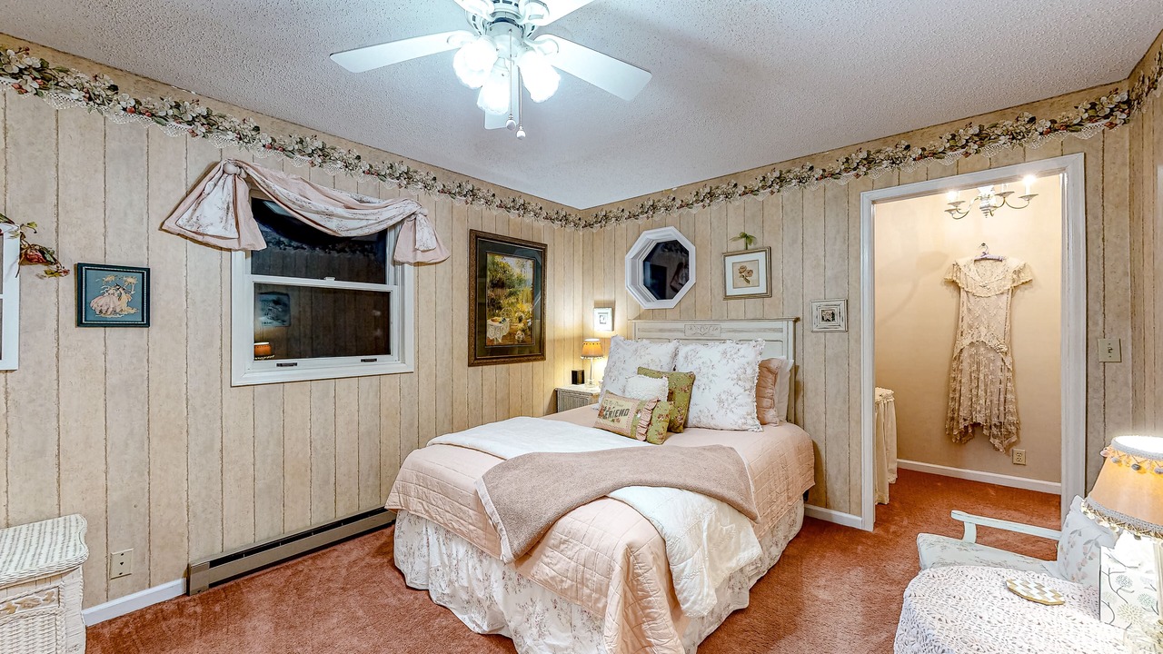Photo of Bedroom in South Fork