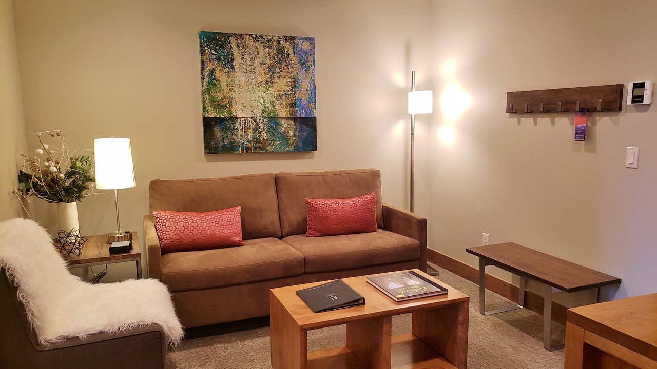 Photo of Livingroom in Peak 8
