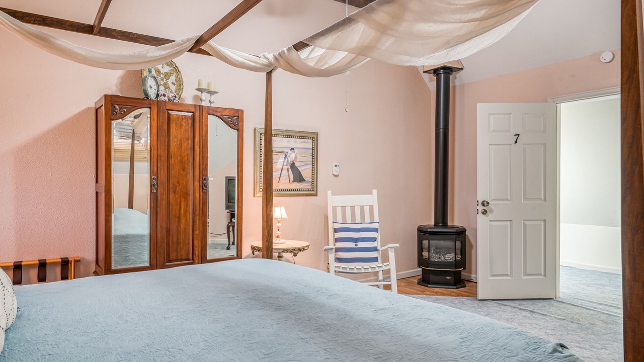 Photo of Bedroom in South Fork