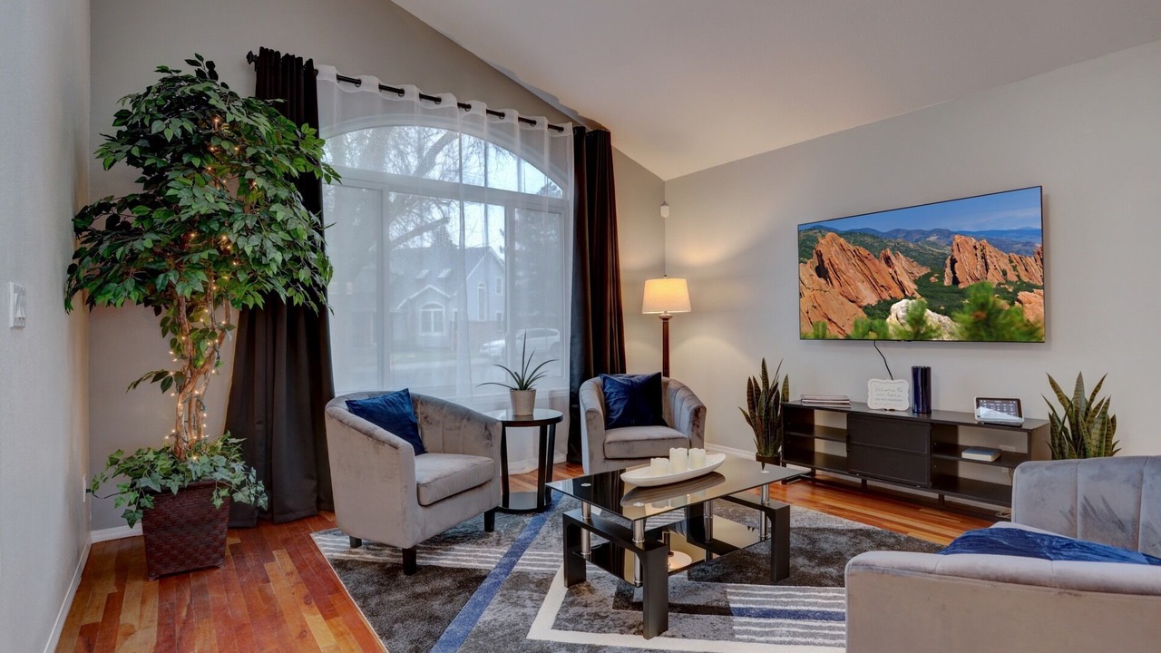 Photo of Livingroom in Roxborough