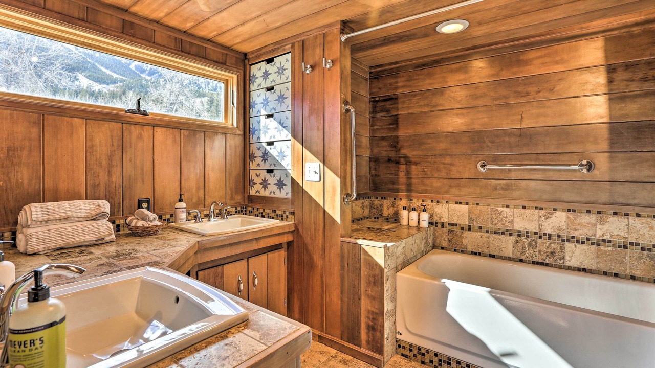 Photo of Bathroom in Twin Lakes