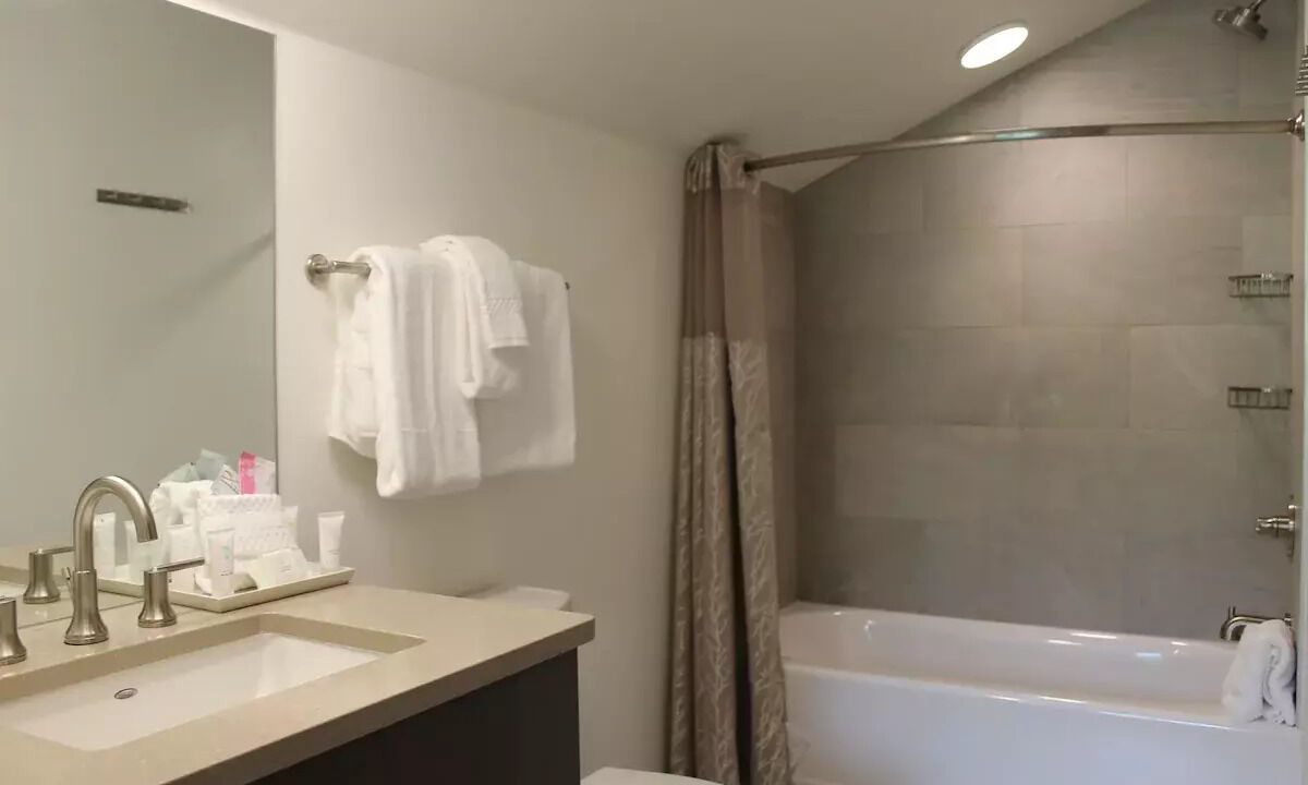 Photo of Bathroom in Peak 8