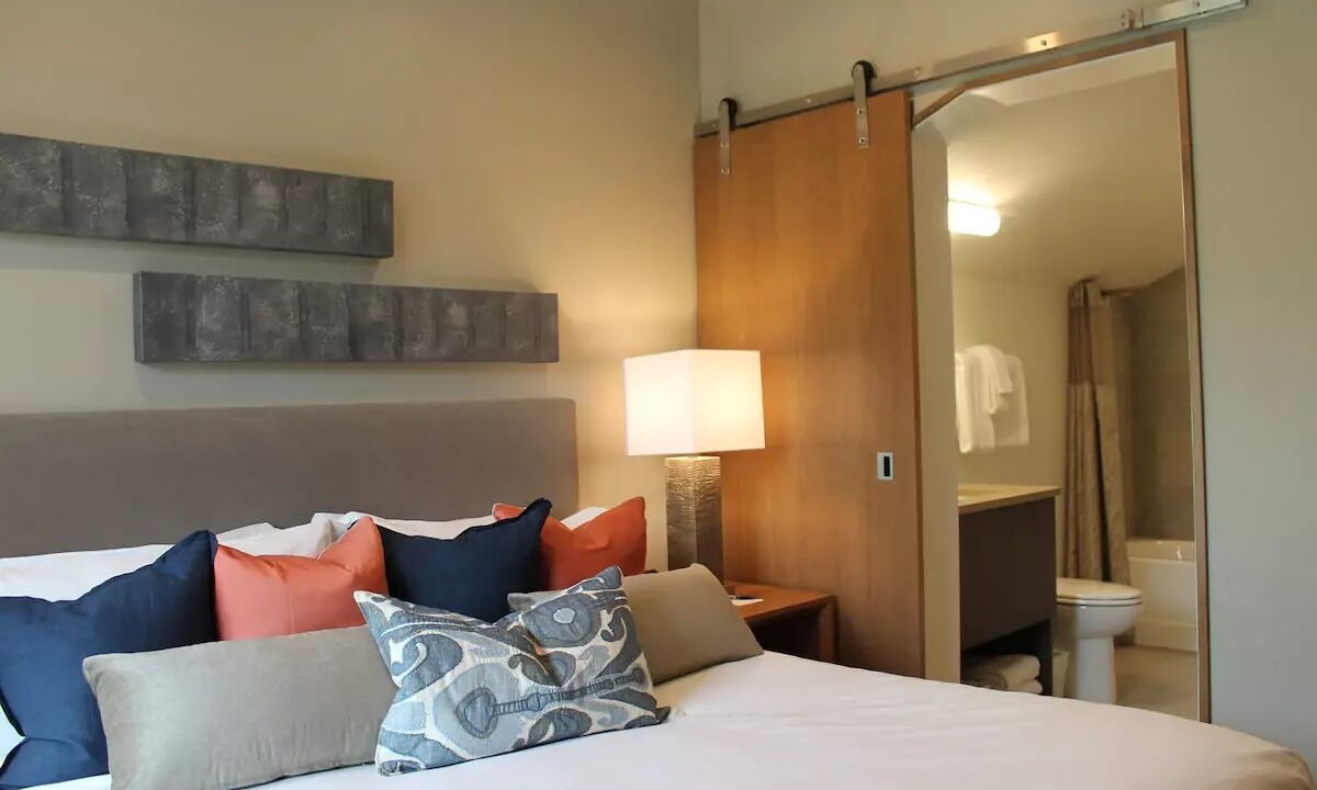 Photo of Bedroom in Peak 8