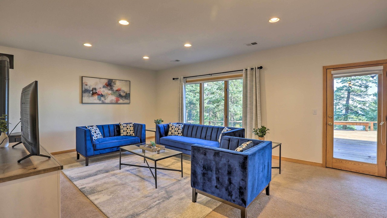 Photo of Livingroom in Evergreen