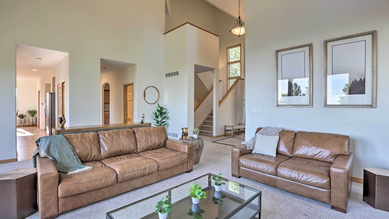 Photo of Livingroom in Evergreen
