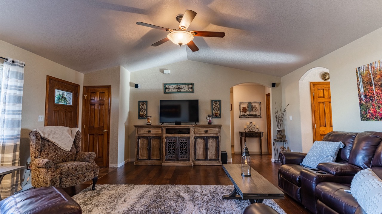 Photo of Livingroom in Canon City