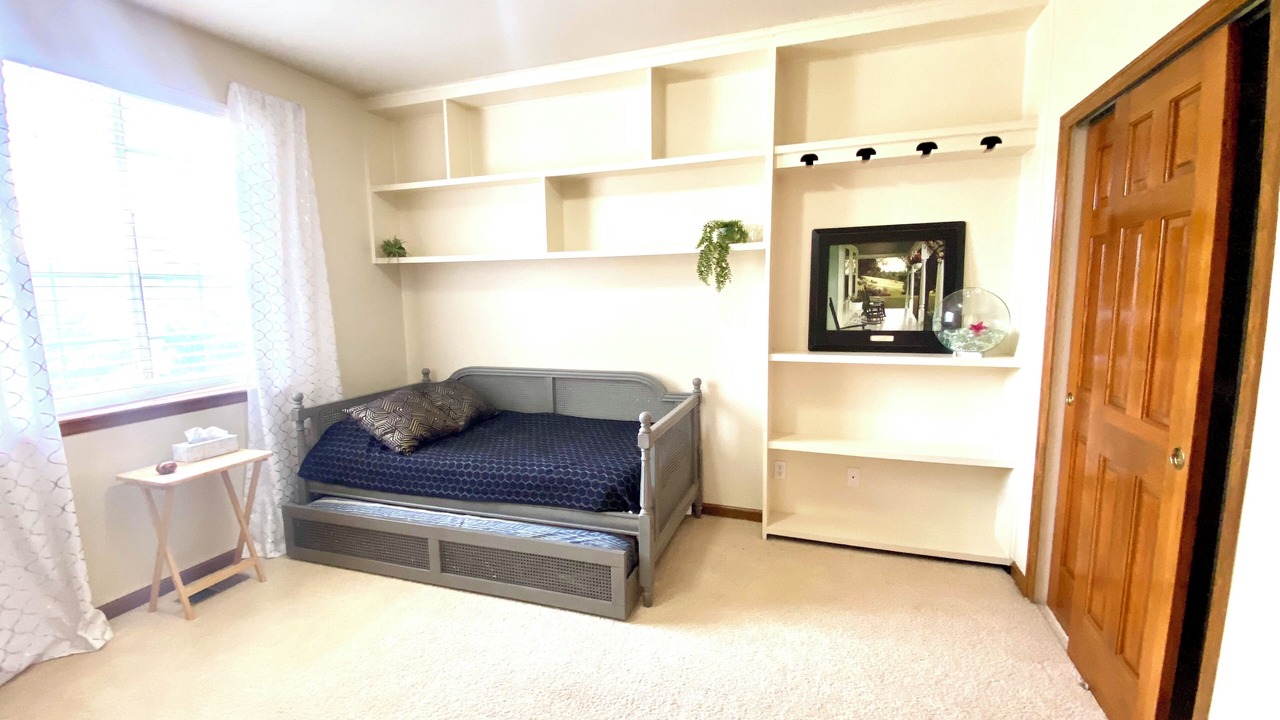Photo of Bedroom in Castle Pines North