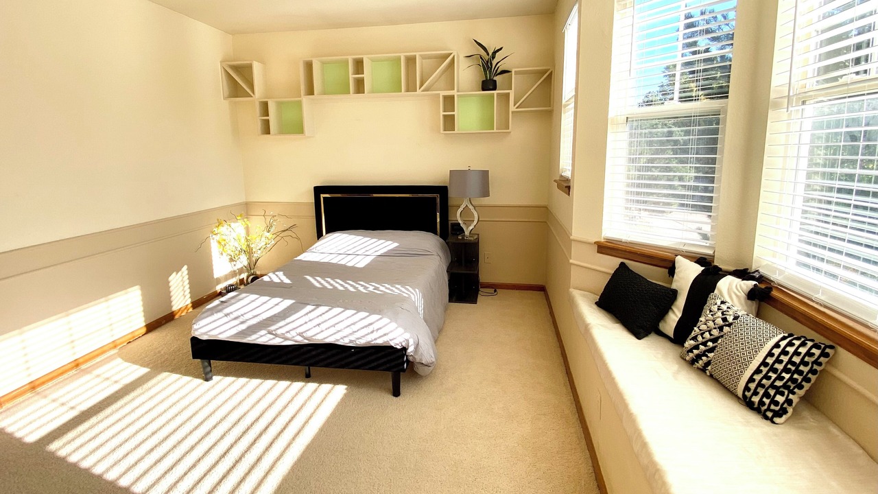 Photo of Bedroom in Castle Pines North
